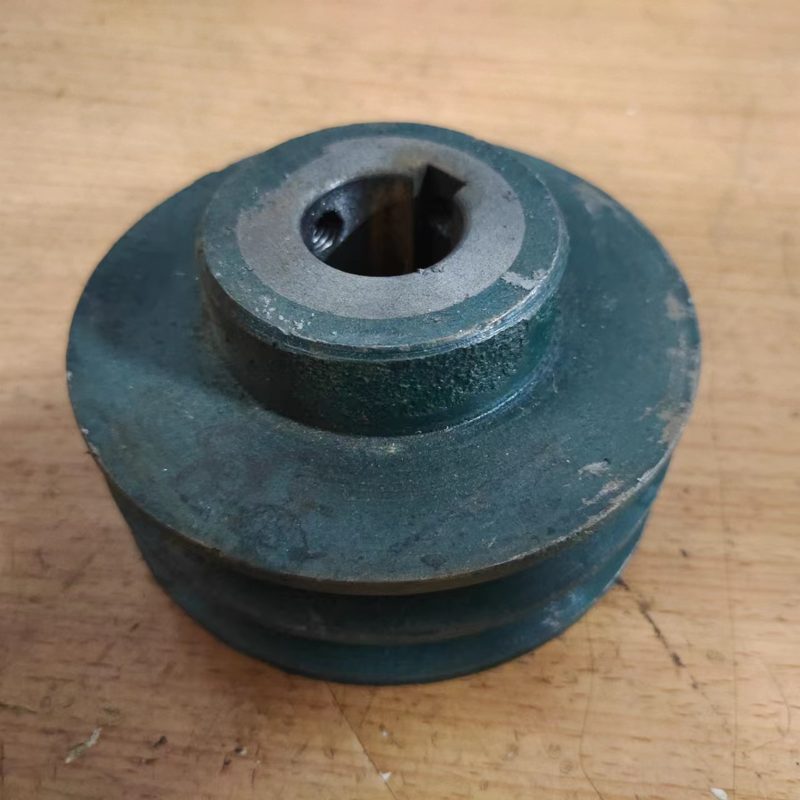 Large motor pulley for zipper machine drive